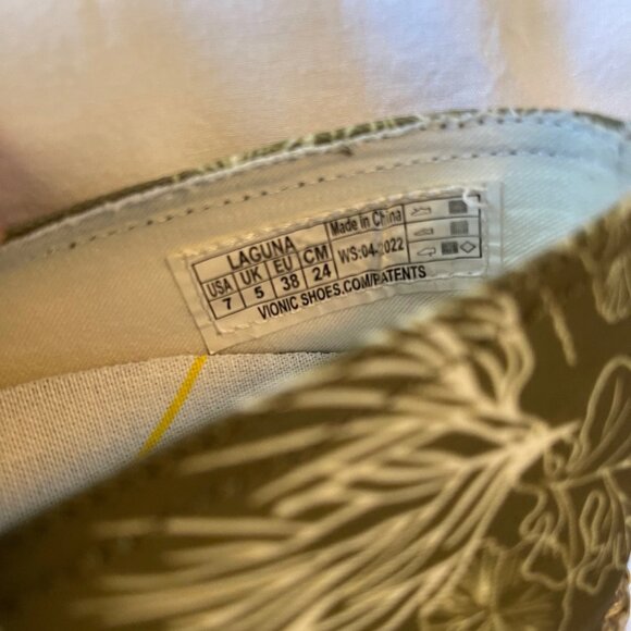 Vionic Beach Green print espadrilles, Size 7 - Picture 3 of 6